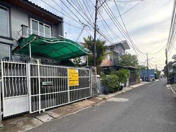 Rumah di Lokasi Strategis di Jakarta Selatan