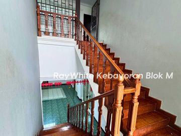 Rumah di Lokasi Strategis di Jakarta Selatan