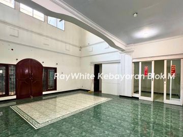 Rumah di Lokasi Strategis di Jakarta Selatan