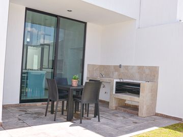casa en venta en privada por bosques de las flores pozos Zona Industrial Slp