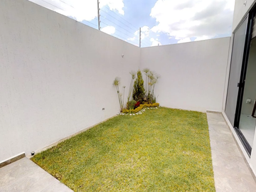 casa en venta en privada por bosques de las flores pozos Zona Industrial Slp
