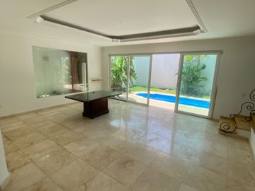 ARRIENDO CASA GRANDE CON PISCINA INTERNA EN RIOMAR