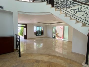 ARRIENDO CASA GRANDE CON PISCINA INTERNA EN RIOMAR