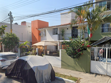 Casa en venta en Carlos Jongitud Barrios, Fluvial Vallarta, Puerto Vallarta, Jalisco