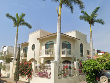 Casa en venta en Lago Titicaca, Fluvial Vallarta, Puerto Vallarta, Jalisco