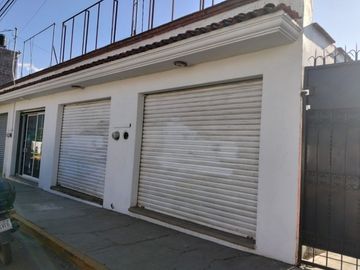 SE RENTA AMPLIO LOCAL EN PLACITA COMERCIAL, EN SANTA LUCIA DEL CAMINO