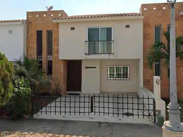 Casa en venta en Lago Titicaca, Fluvial Vallarta, Puerto Vallarta, Jalisco