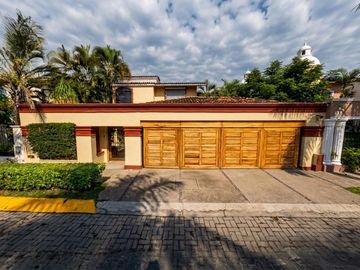 Casa en venta en C. Pelícanos, Marina Vallarta, Puerto Vallarta, Jalisco