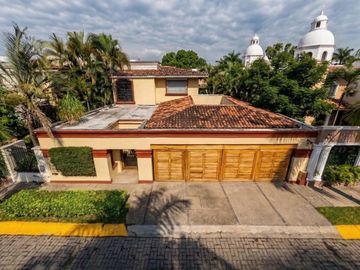 Casa en venta en C. Pelícanos, Marina Vallarta, Puerto Vallarta, Jalisco