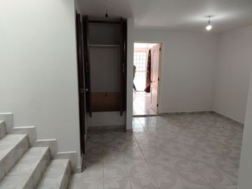 Casa en renta Remodelada recien Pintada Paseo de los Pericos 234, San Isidro, León, Gto