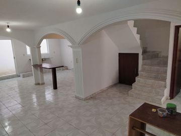 Casa en renta Remodelada recien Pintada Paseo de los Pericos 234, San Isidro, León, Gto