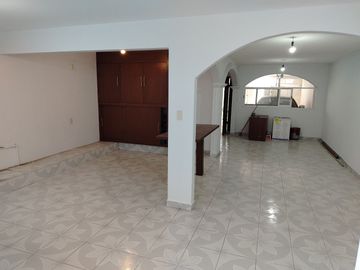 Casa en renta Remodelada recien Pintada Paseo de los Pericos 234, San Isidro, León, Gto