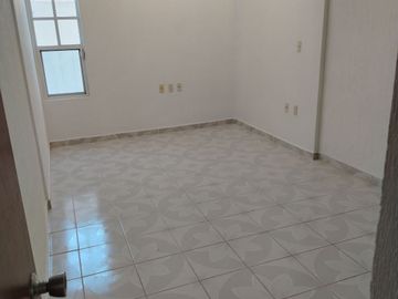 Casa en renta Remodelada recien Pintada Paseo de los Pericos 234, San Isidro, León, Gto