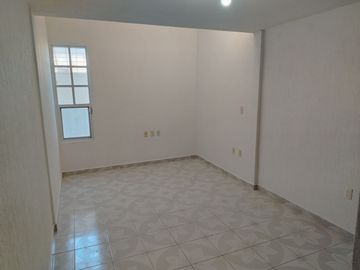 Casa en renta Remodelada recien Pintada Paseo de los Pericos 234, San Isidro, León, Gto