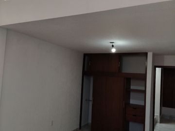 Casa en renta Remodelada recien Pintada Paseo de los Pericos 234, San Isidro, León, Gto