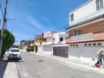 Casa en renta Remodelada recien Pintada Paseo de los Pericos 234, San Isidro, León, Gto