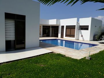 CASA CAMPESTRE CON PISCINA EN LA MESA, LISTA PRA GGENERAR INGRESOS POR AIRBNB