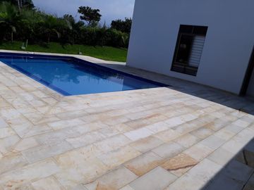 CASA CAMPESTRE CON PISCINA EN LA MESA, LISTA PRA GGENERAR INGRESOS POR AIRBNB