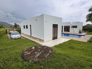 CASA CAMPESTRE CON PISCINA EN LA MESA, LISTA PRA GGENERAR INGRESOS POR AIRBNB