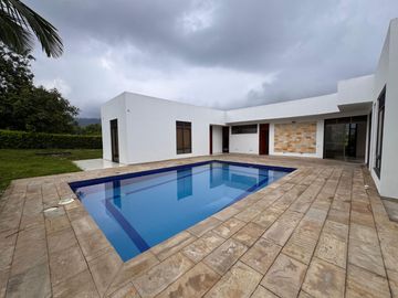 CASA CAMPESTRE CON PISCINA EN LA MESA, LISTA PRA GGENERAR INGRESOS POR AIRBNB