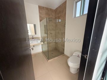 Casa en Venta | 3 Recámaras | Alberca | Vigilancia 24/7 | Libre de Gravamen / DG