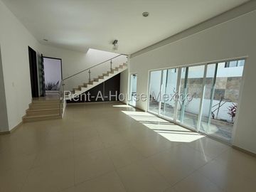Casa en Venta | 3 Recámaras | Alberca | Vigilancia 24/7 | Libre de Gravamen / DG
