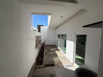 Casa en Venta | 3 Recámaras | Alberca | Vigilancia 24/7 | Libre de Gravamen / DG
