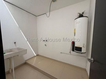 Casa en Venta | 3 Recámaras | Alberca | Vigilancia 24/7 | Libre de Gravamen / DG