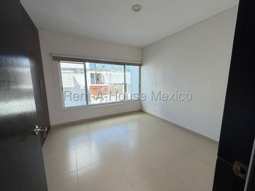 Casa en Venta | 3 Recámaras | Alberca | Vigilancia 24/7 | Libre de Gravamen / DG