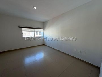 Casa en Venta | 3 Recámaras | Alberca | Vigilancia 24/7 | Libre de Gravamen / DG