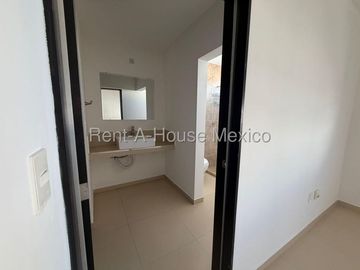 Casa en Venta | 3 Recámaras | Alberca | Vigilancia 24/7 | Libre de Gravamen / DG
