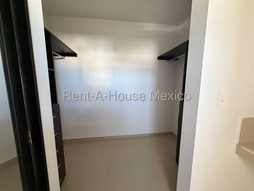 Casa en Venta | 3 Recámaras | Alberca | Vigilancia 24/7 | Libre de Gravamen / DG