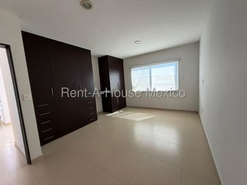 Casa en Venta | 3 Recámaras | Alberca | Vigilancia 24/7 | Libre de Gravamen / DG