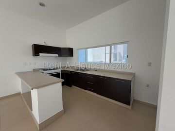 Casa en Venta | 3 Recámaras | Alberca | Vigilancia 24/7 | Libre de Gravamen / DG