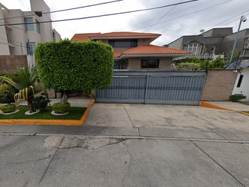 CASA EN VENTA EN LA COLONIA CIUDAD SATELITE, NAUCALPAN DE JUAREZ, ESTADO DE MÉXICO