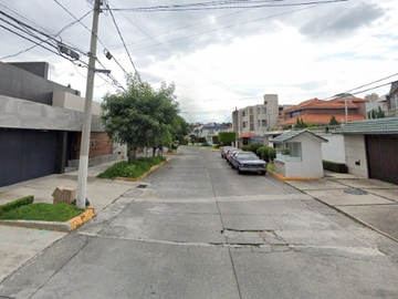 CASA EN VENTA EN LA COLONIA CIUDAD SATELITE, NAUCALPAN DE JUAREZ, ESTADO DE MÉXICO