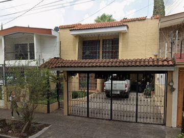VENTA DE CASA EN BOSQUES DE LA VICTORIA, GUADALAJARA