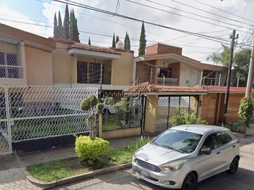 VENTA DE CASA EN BOSQUES DE LA VICTORIA, GUADALAJARA