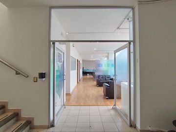 OFICINA EN VENTA CENTRO SUR QUERETARO CERCA DE CENTRO CIVICO 2 BAÑOS 2 CUBICULOS YCCVT