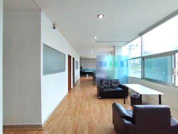 OFICINA EN VENTA CENTRO SUR QUERETARO CERCA DE CENTRO CIVICO 2 BAÑOS 2 CUBICULOS YCCVT
