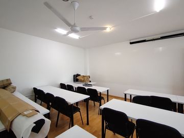OFICINA EN VENTA CENTRO SUR QUERETARO CERCA DE CENTRO CIVICO 2 BAÑOS 2 CUBICULOS YCCVT