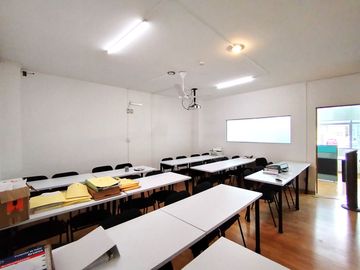 OFICINA EN VENTA CENTRO SUR QUERETARO CERCA DE CENTRO CIVICO 2 BAÑOS 2 CUBICULOS YCCVT