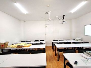 OFICINA EN VENTA CENTRO SUR QUERETARO CERCA DE CENTRO CIVICO 2 BAÑOS 2 CUBICULOS YCCVT
