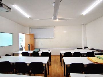 OFICINA EN VENTA CENTRO SUR QUERETARO CERCA DE CENTRO CIVICO 2 BAÑOS 2 CUBICULOS YCCVT