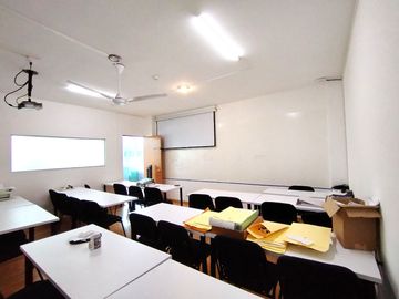 OFICINA EN VENTA CENTRO SUR QUERETARO CERCA DE CENTRO CIVICO 2 BAÑOS 2 CUBICULOS YCCVT