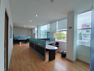 OFICINA EN VENTA CENTRO SUR QUERETARO CERCA DE CENTRO CIVICO 2 BAÑOS 2 CUBICULOS YCCVT