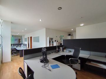 OFICINA EN VENTA CENTRO SUR QUERETARO CERCA DE CENTRO CIVICO 2 BAÑOS 2 CUBICULOS YCCVT