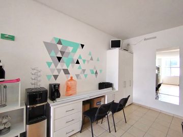 OFICINA EN VENTA CENTRO SUR QUERETARO CERCA DE CENTRO CIVICO 2 BAÑOS 2 CUBICULOS YCCVT
