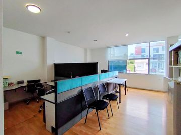 OFICINA EN VENTA CENTRO SUR QUERETARO CERCA DE CENTRO CIVICO 2 BAÑOS 2 CUBICULOS YCCVT