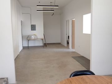 SE RENTA LOCAL COMERCIAL PARA OFICINA COLONIA EL LLANO